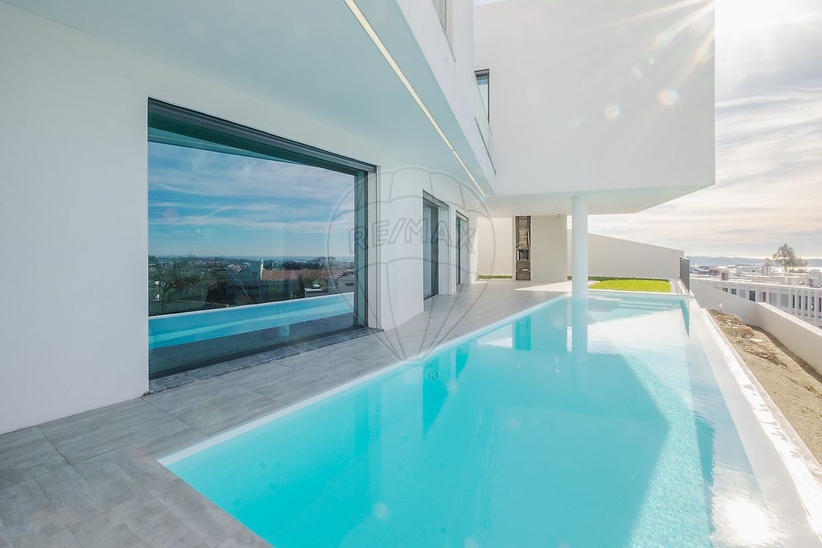 Moradia T4 à venda em Amadora