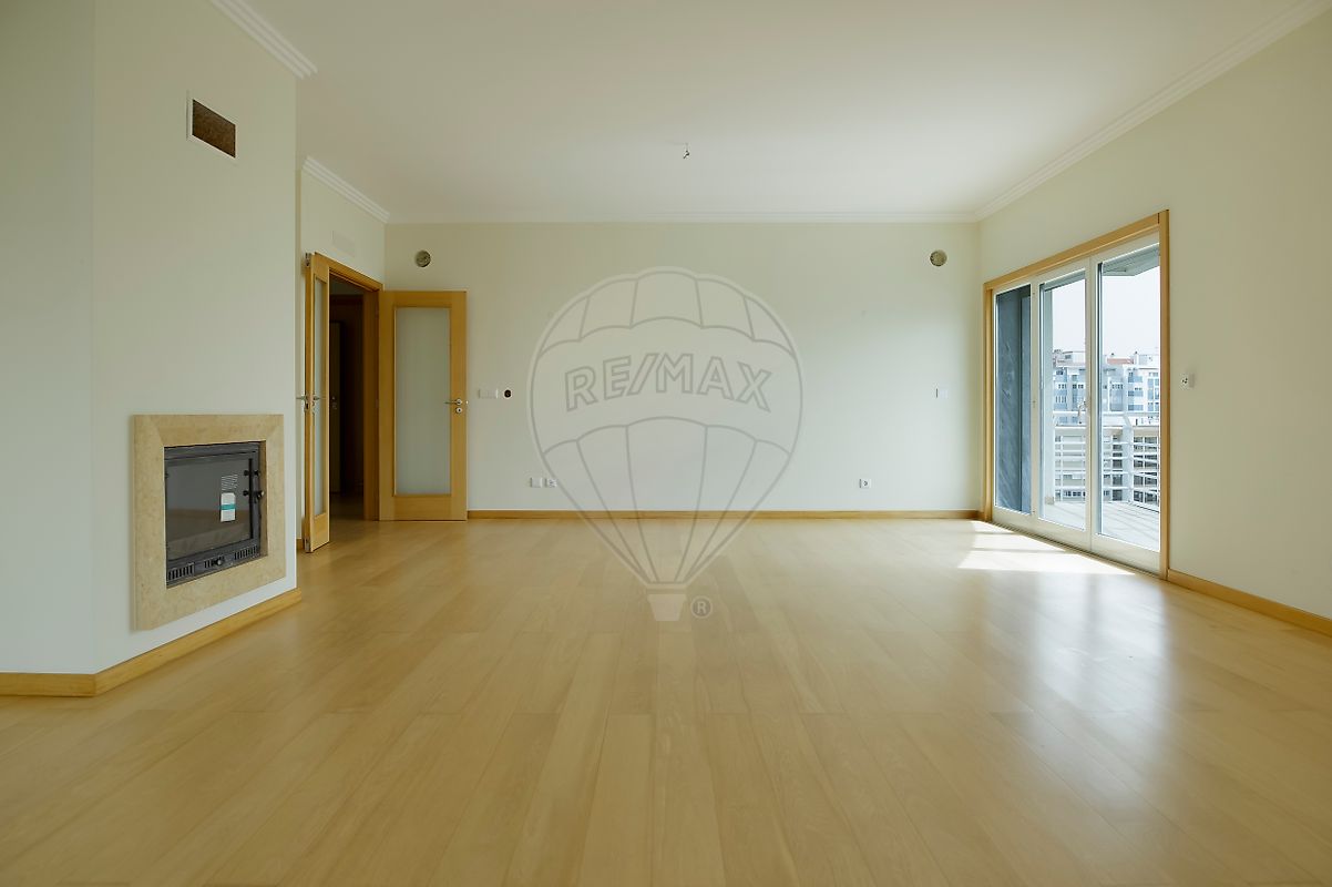 Apartamento T3 para arrendar em Oeiras