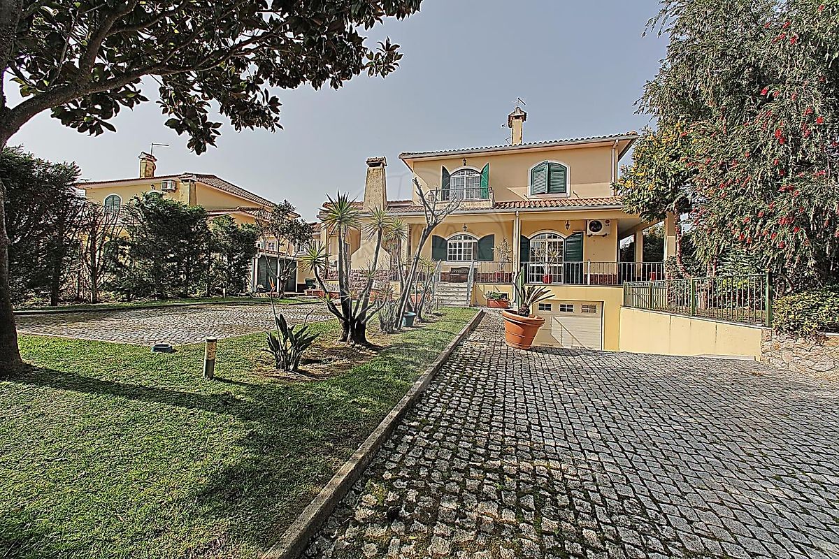 Apartamento T5 à venda em Moita