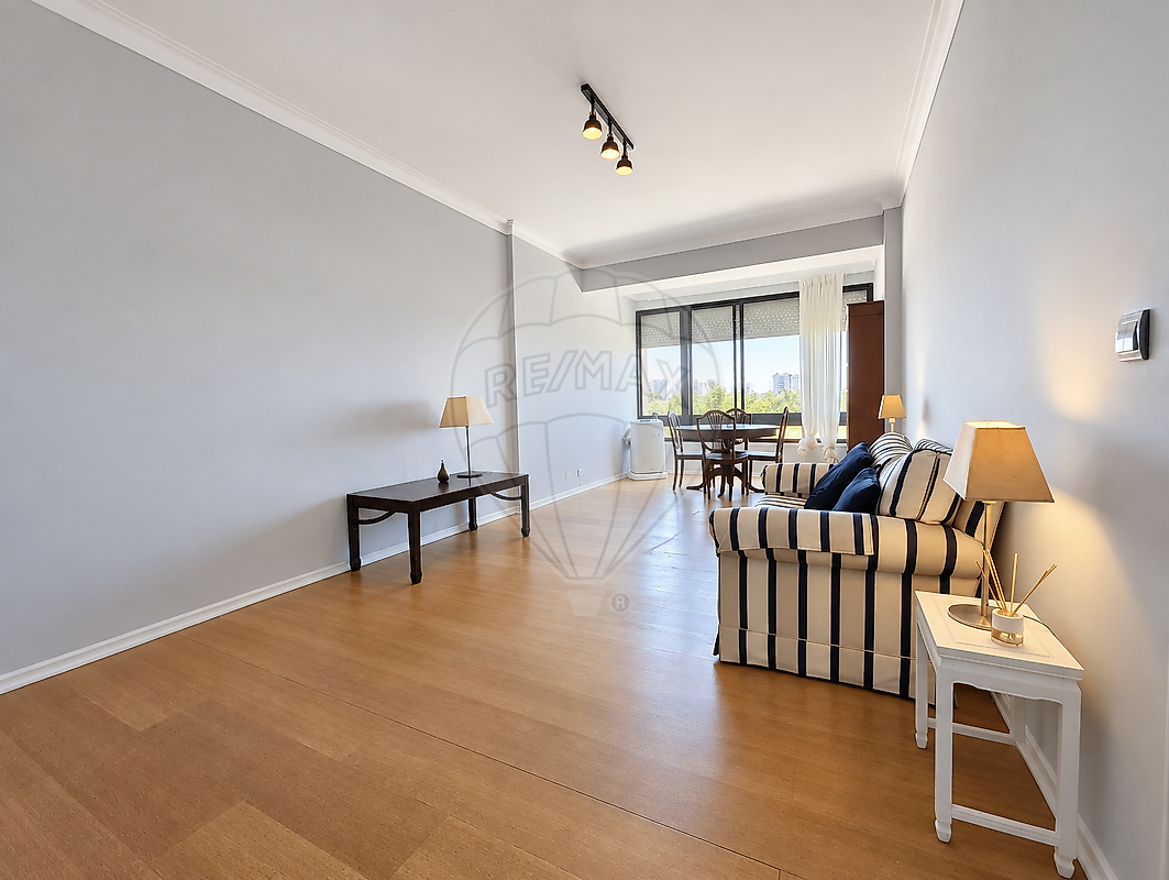 Apartamento T2 para arrendar em Amadora