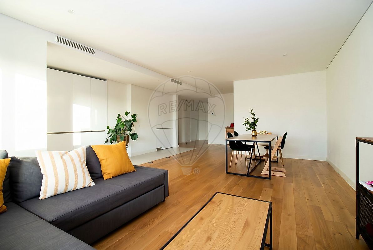 Apartamento T4 para arrendar em Oeiras