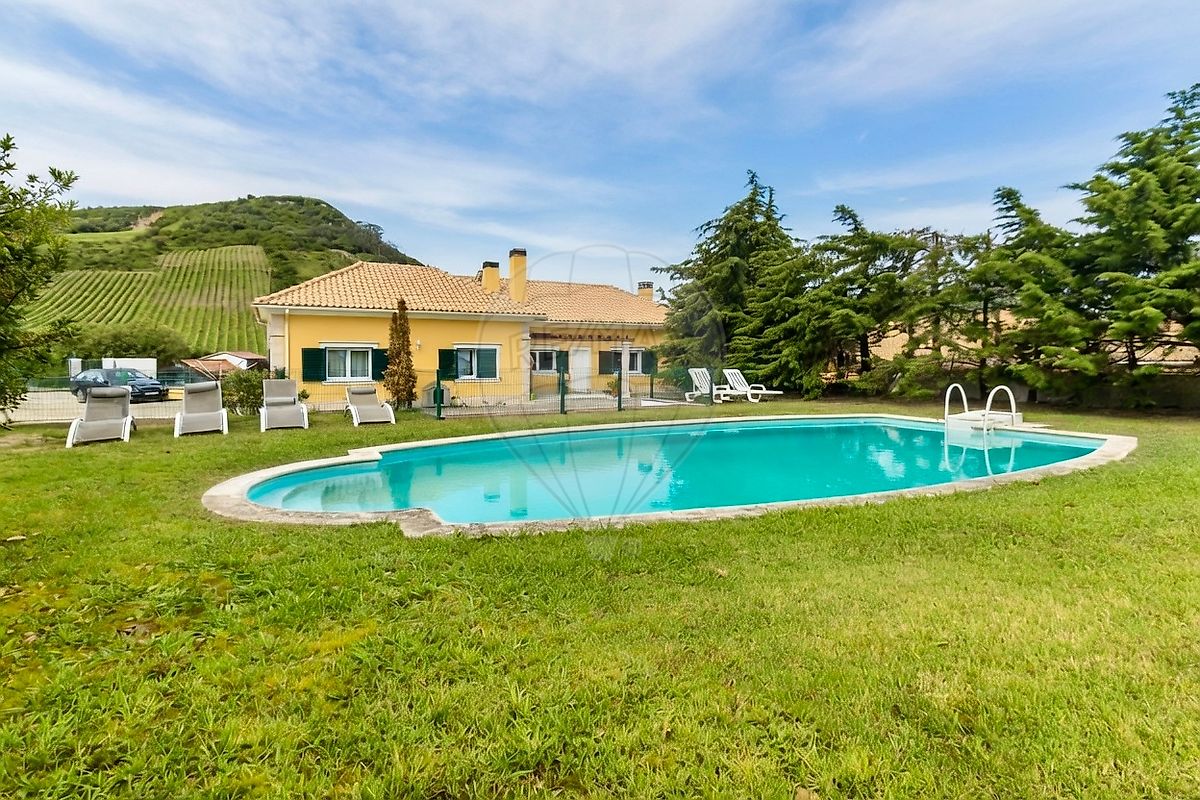 Apartamento T3 à venda em Sobral de Monte Agraço