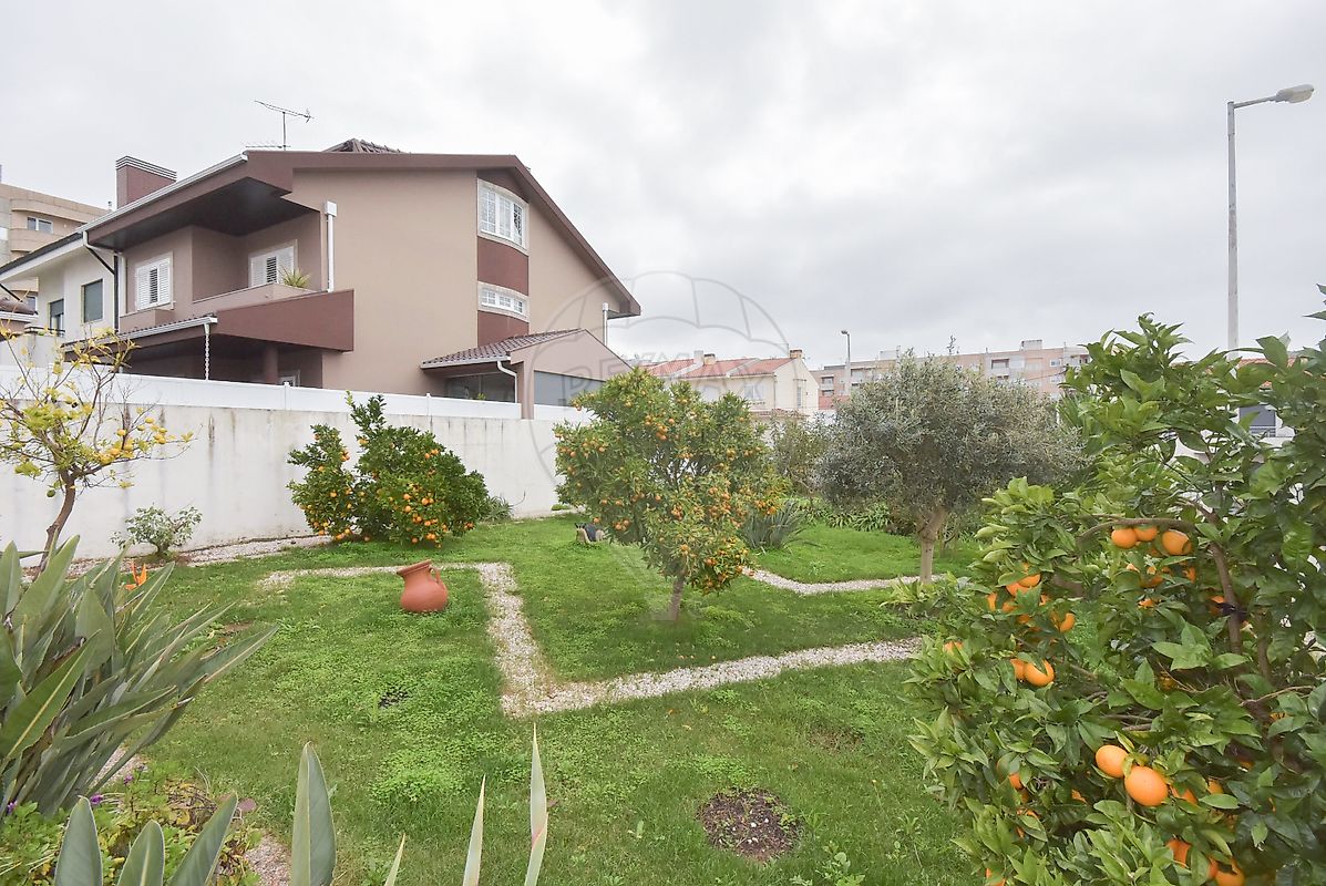 Land for sale in Vila Nova de Gaia, Portugal — €89,900