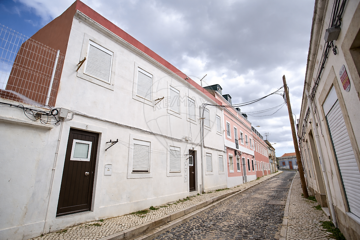 Prédio T6 à venda em Lisboa