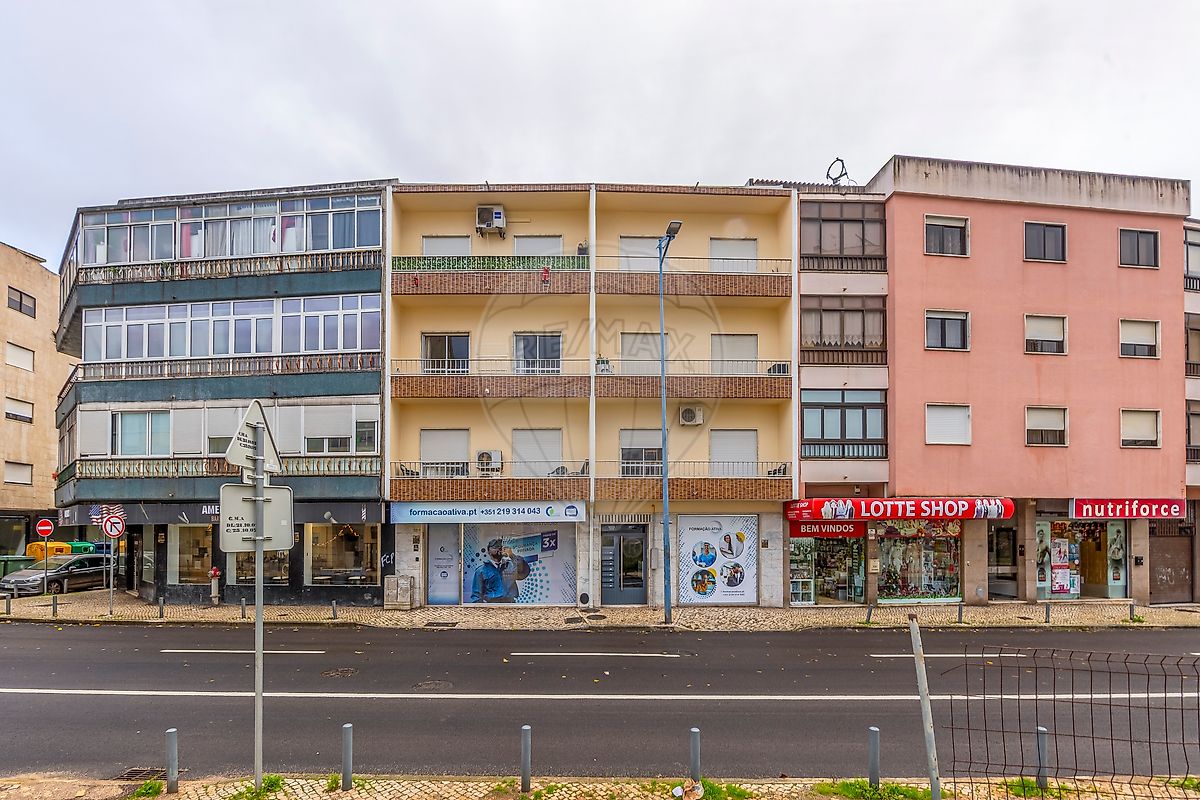 Apartamento T2 à venda em Amadora