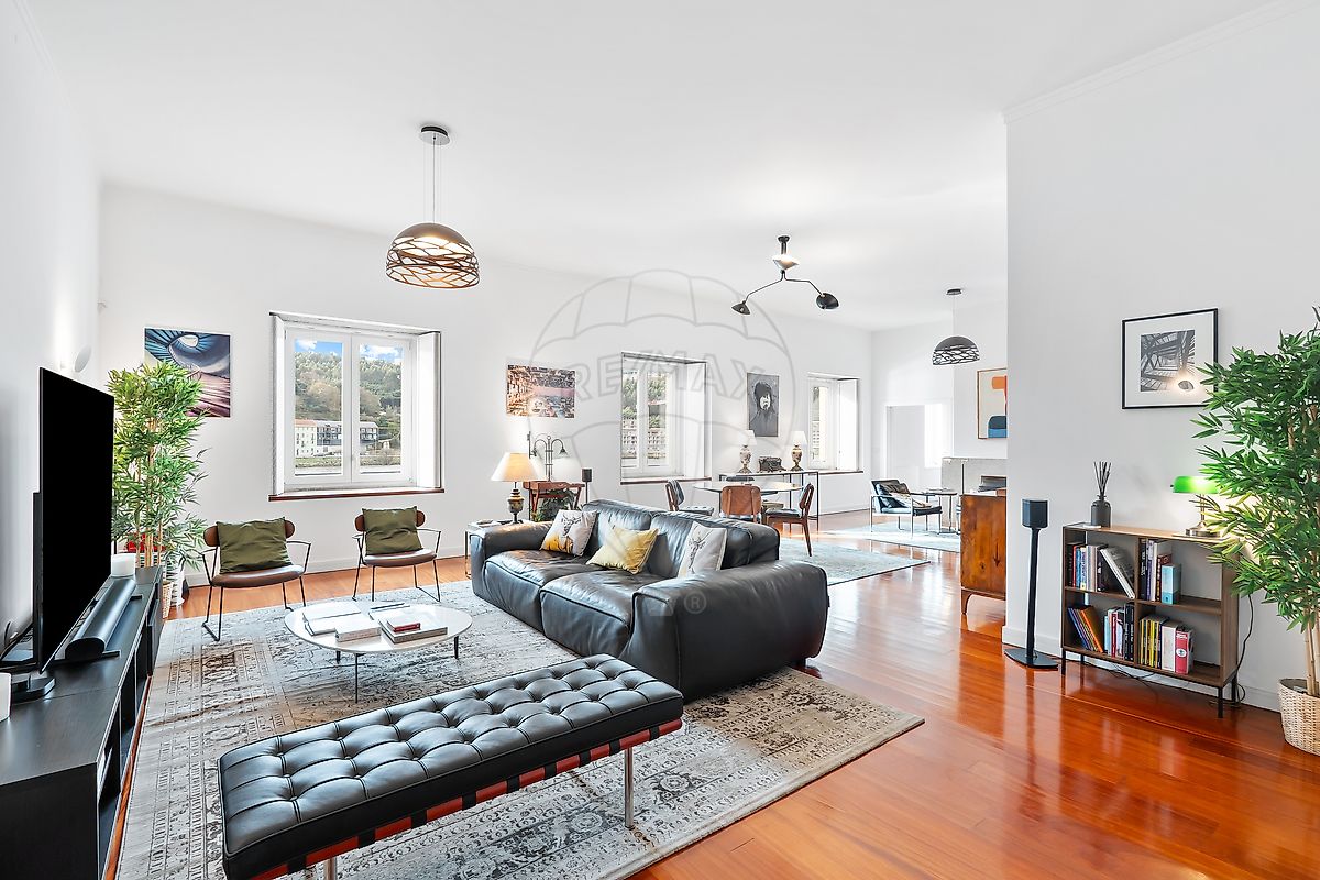 Apartamento T5 à venda em Porto