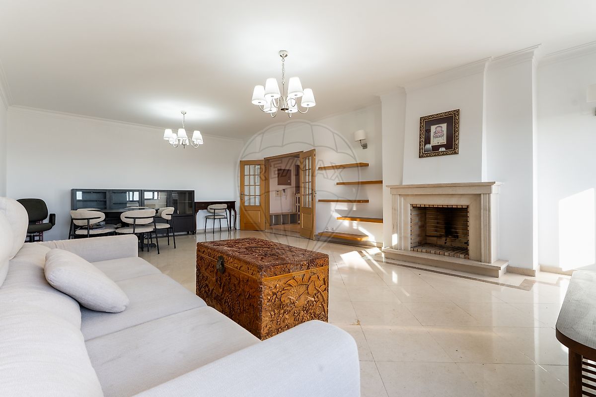 Apartamento T4 à venda em Amadora