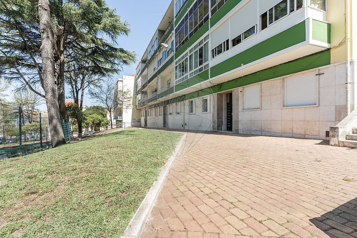 Apartamento T2 à venda em Amadora