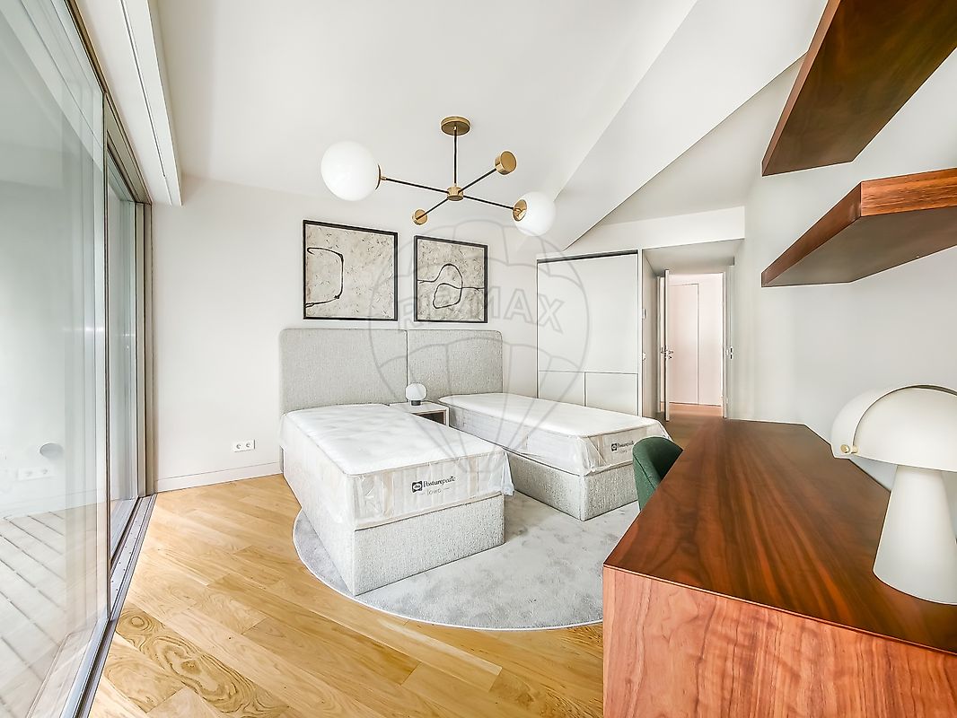 Apartamento T3 em Santo António 26