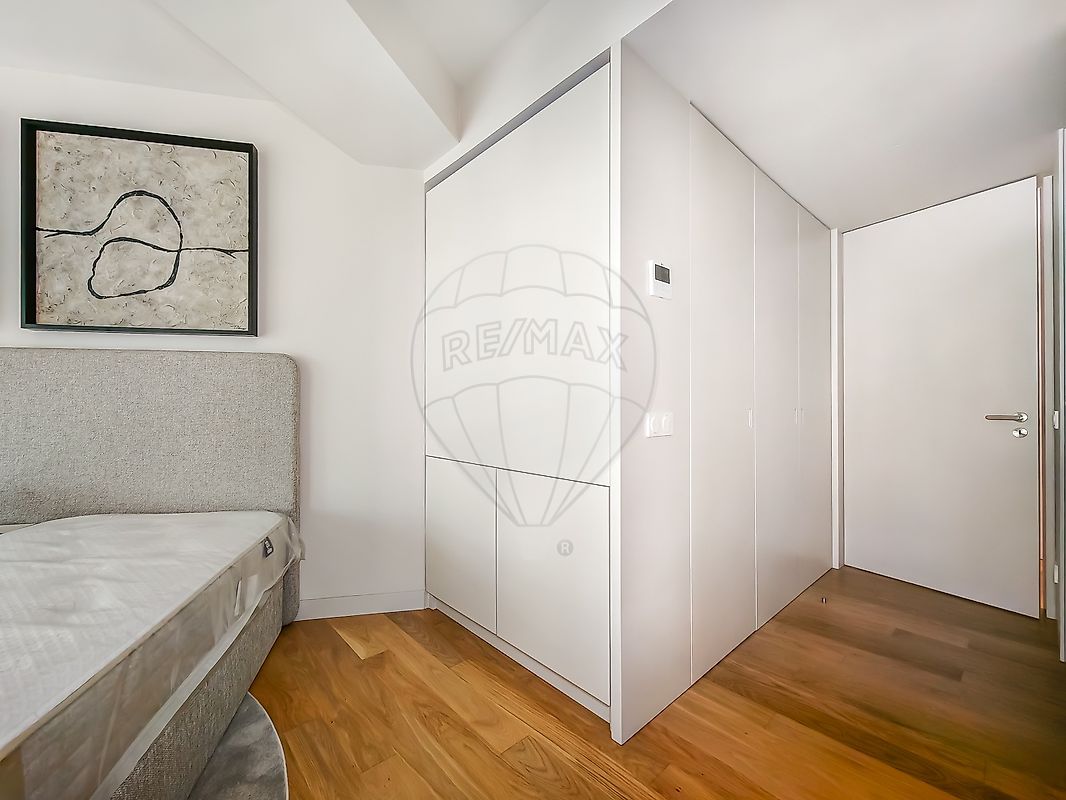 Apartamento T3 em Santo António 19