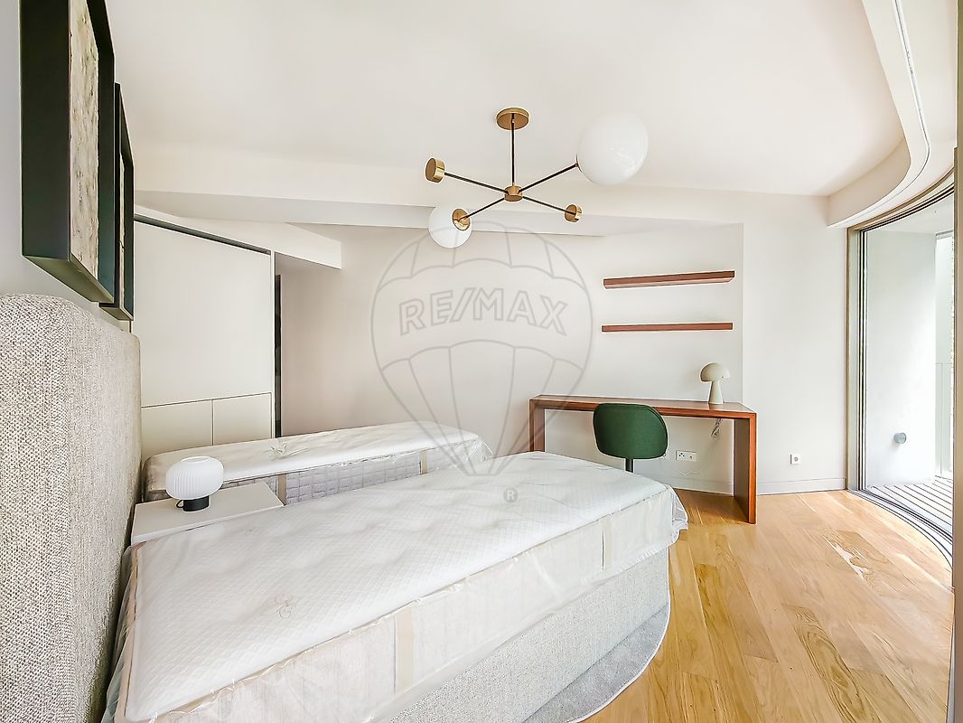 Apartamento T3 em Santo António 25