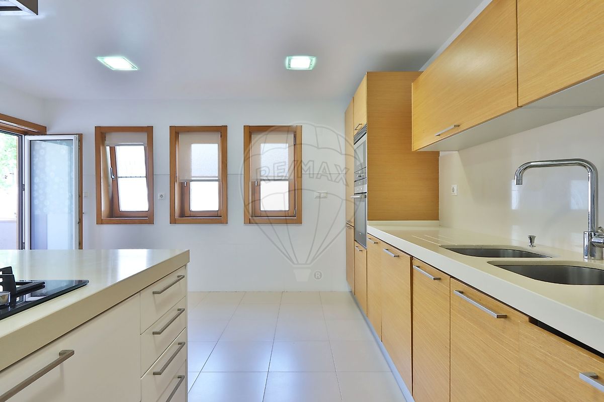 Apartamento T4 em Sintra (Santa Maria e São Miguel, São Martinho e São Pedro de Penaferrim) 14