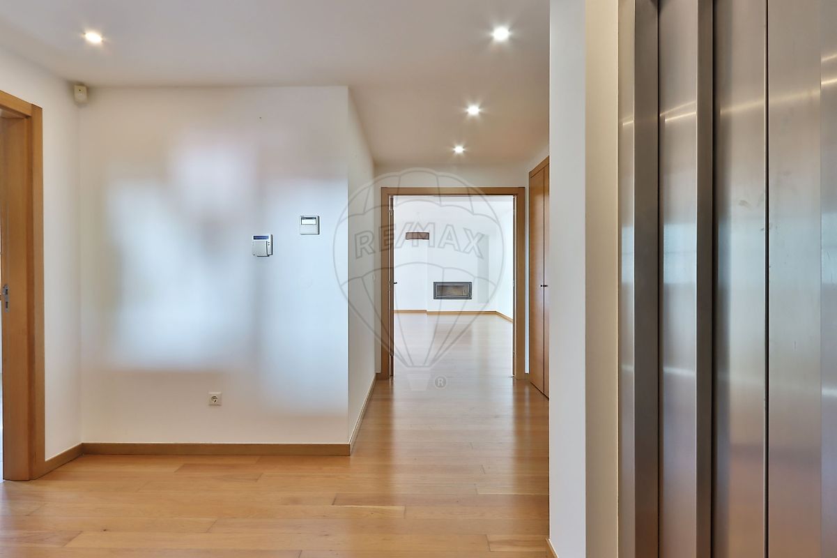 Apartamento T4 em Sintra (Santa Maria e São Miguel, São Martinho e São Pedro de Penaferrim) 18