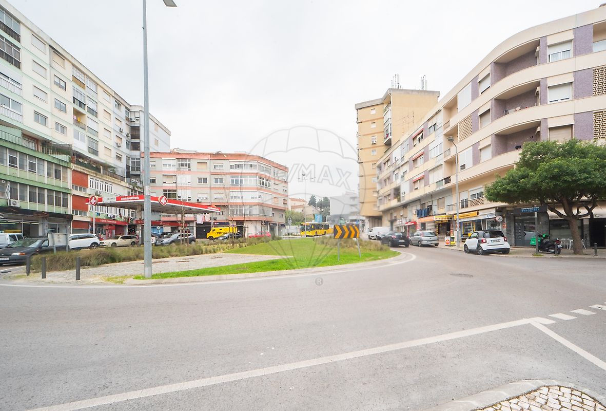 Apartamento T3 à venda em Loures