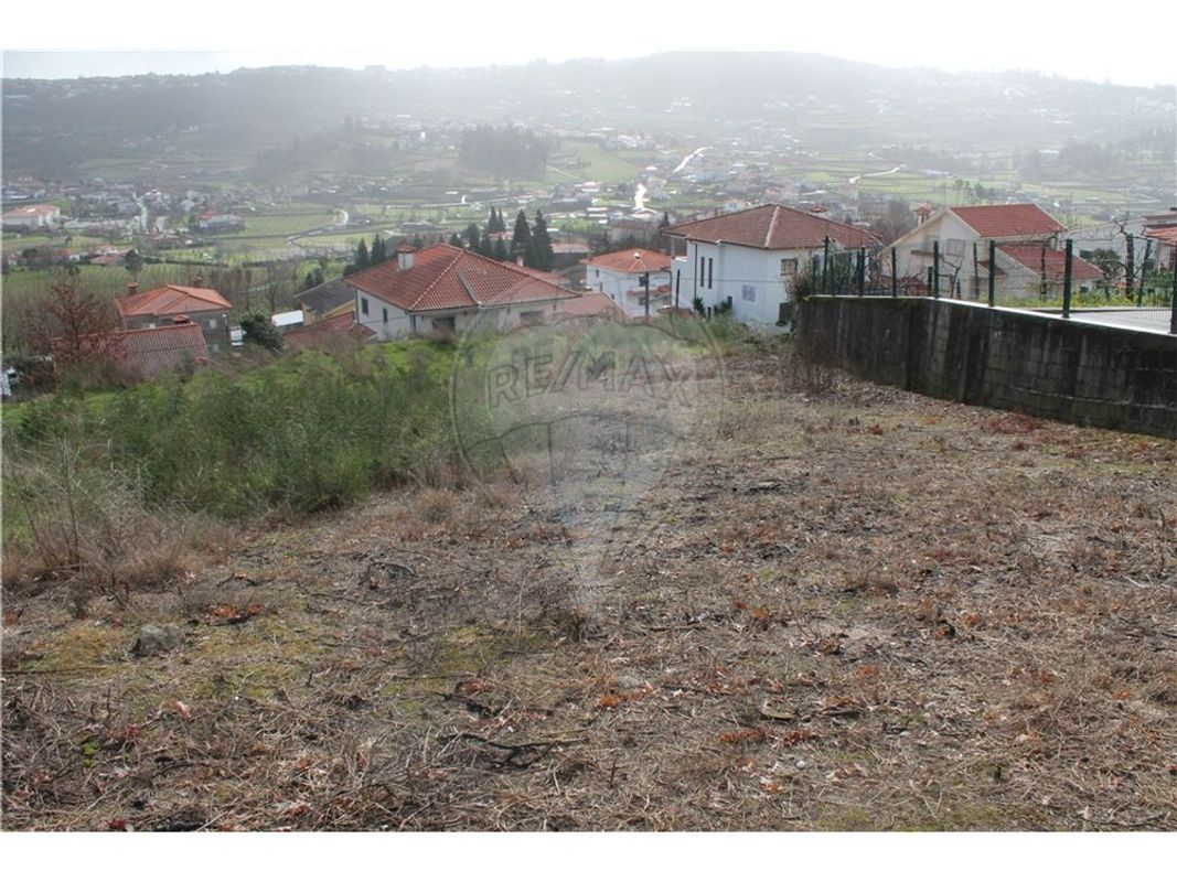 Lote de terreno em Airães Felgueiras destinado à construção
