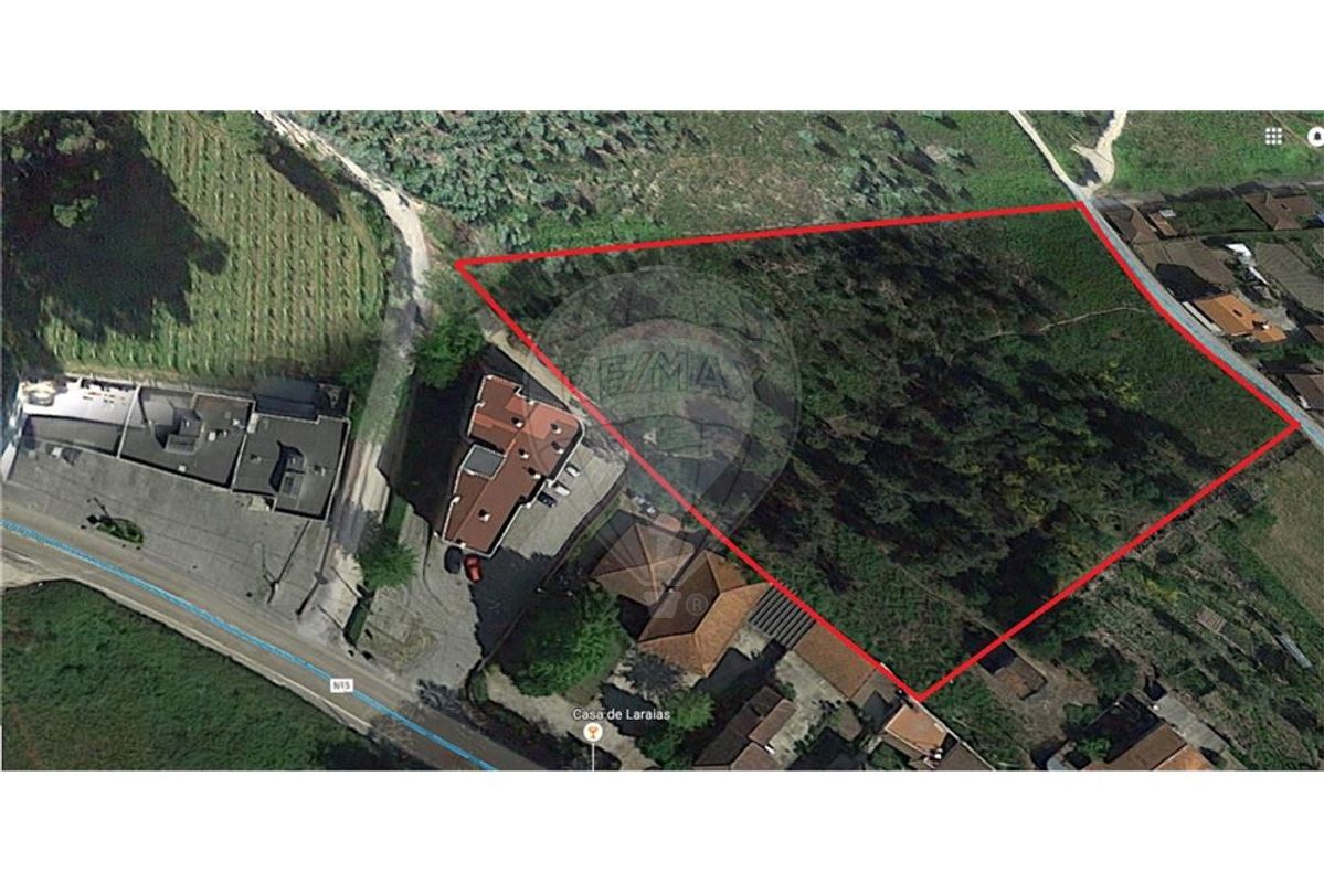 Terreno destinado á construção.