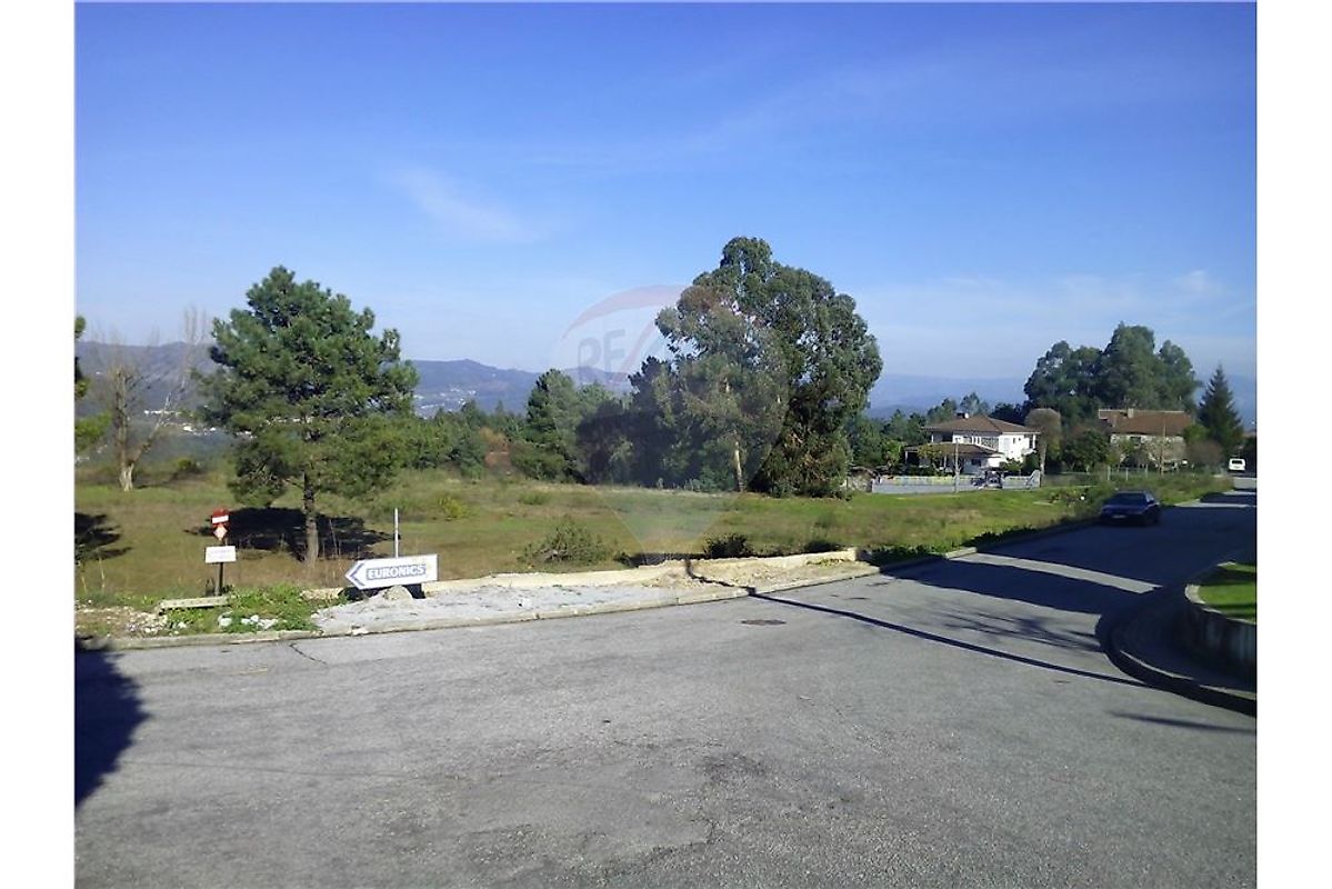 Land for sale in Felgueiras, Portugal — €600,000