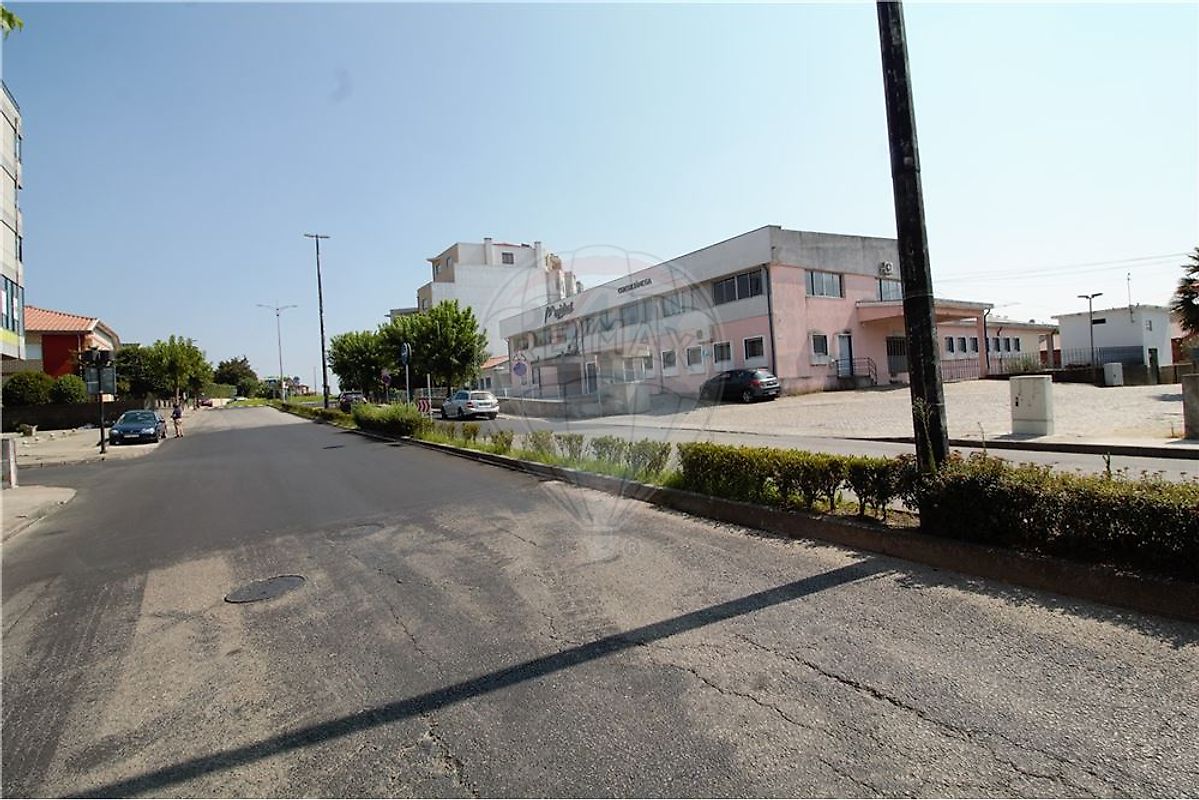 Land for sale in Felgueiras, Portugal — €180,000