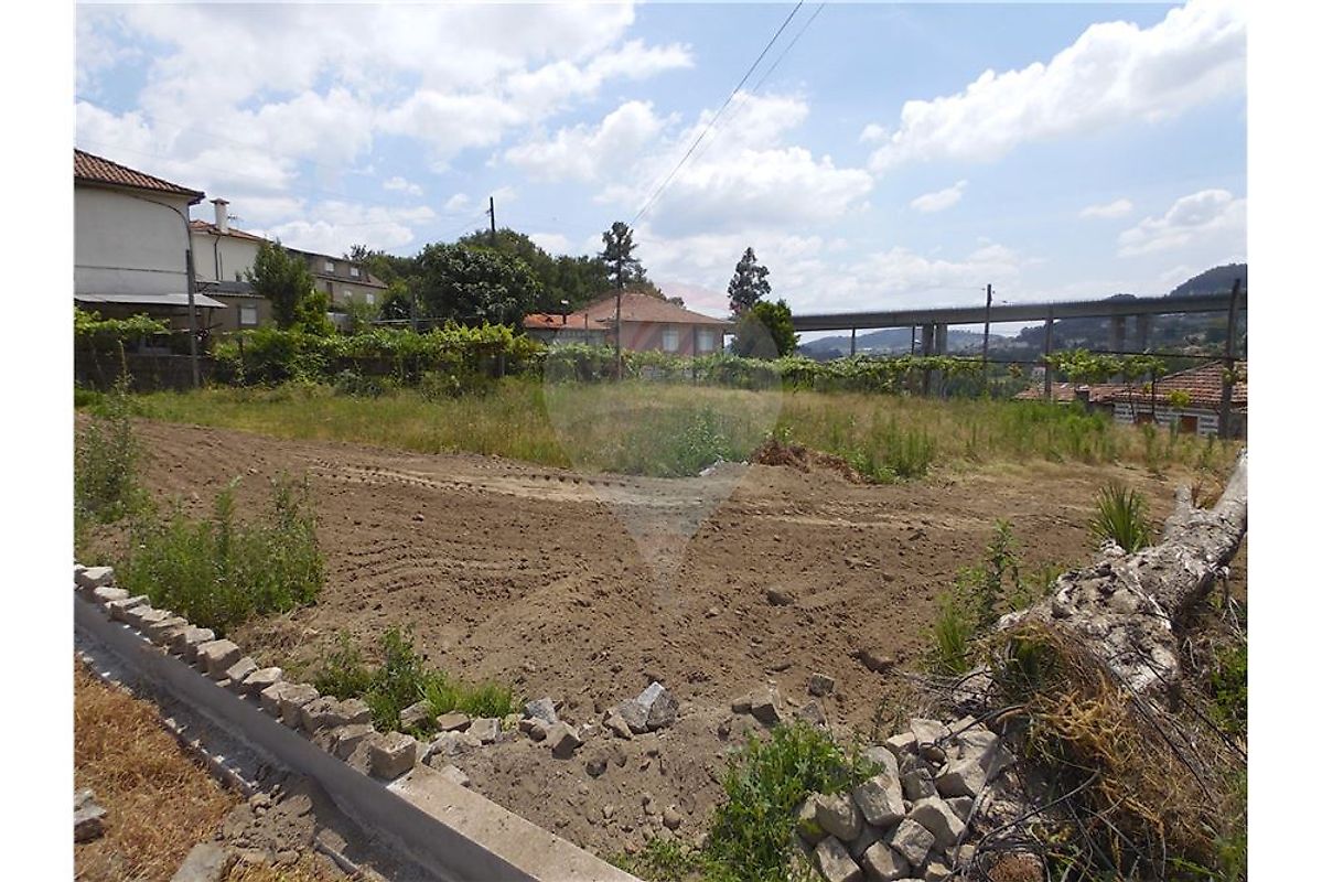Land for sale in Lousada, Portugal — €60,000