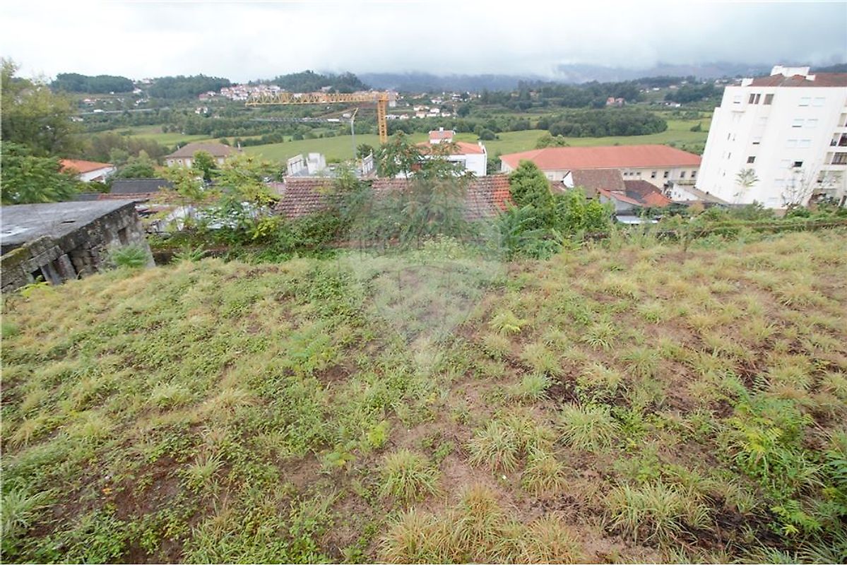 Land for sale in Felgueiras, Portugal — €235,000