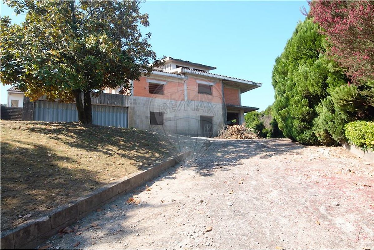 Land for sale in Amarante, Portugal — €475,000