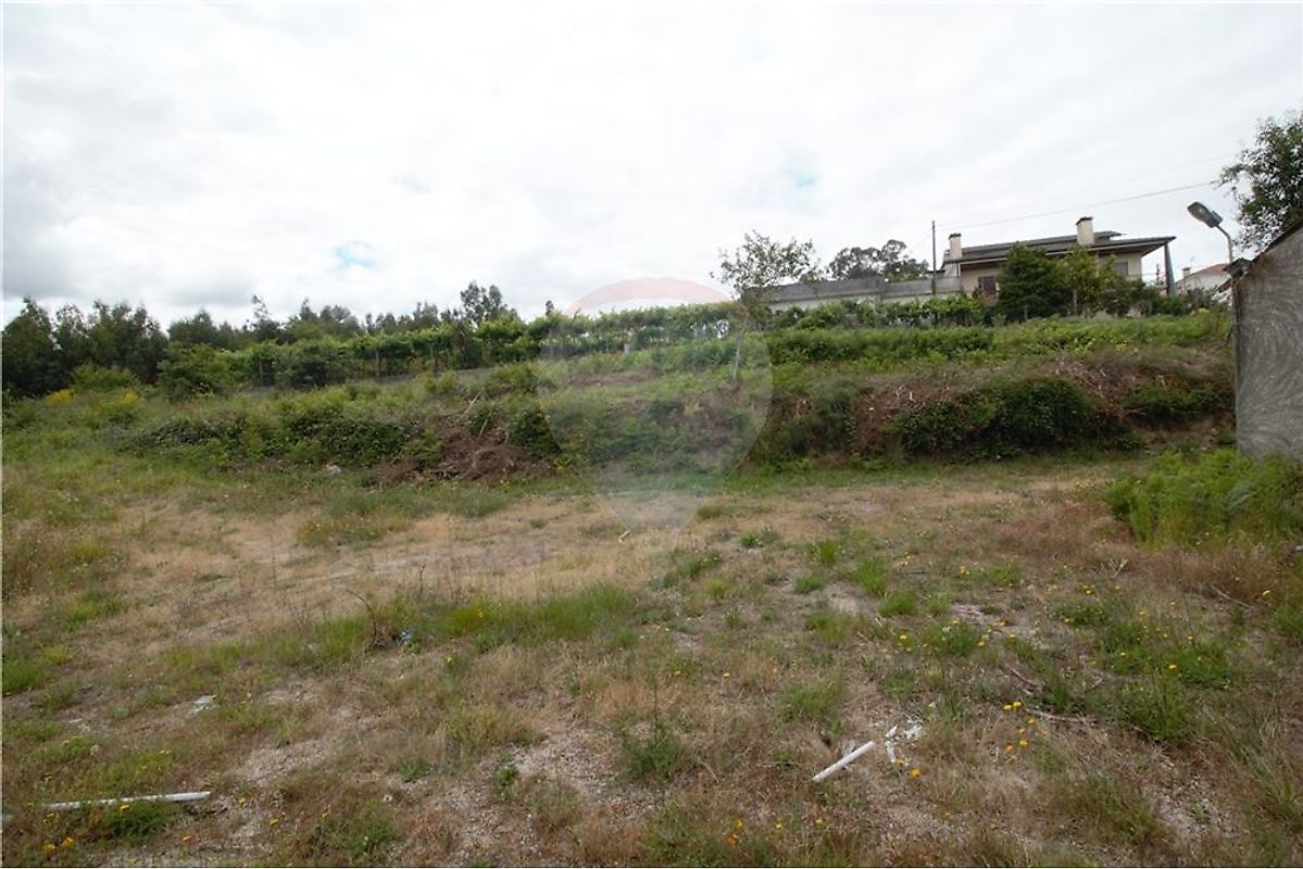 Land for sale in Felgueiras, Portugal — €179,000