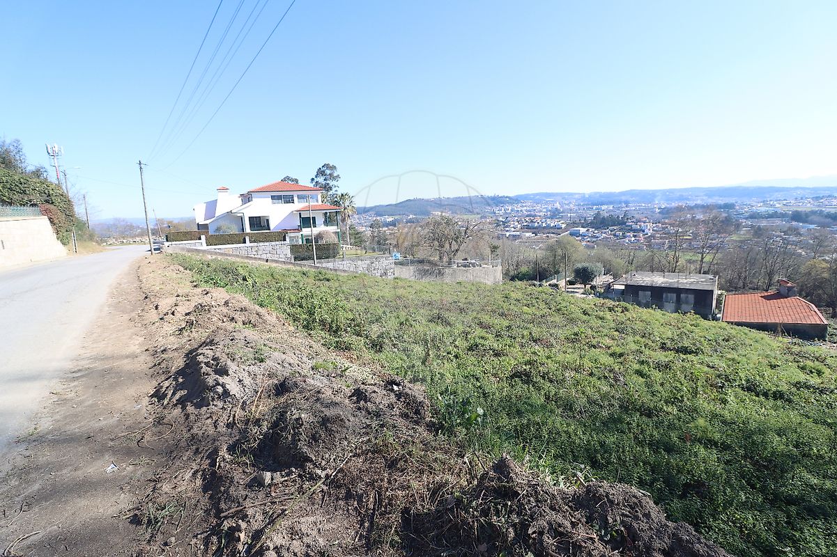 Land for sale in Felgueiras, Portugal — €110,000