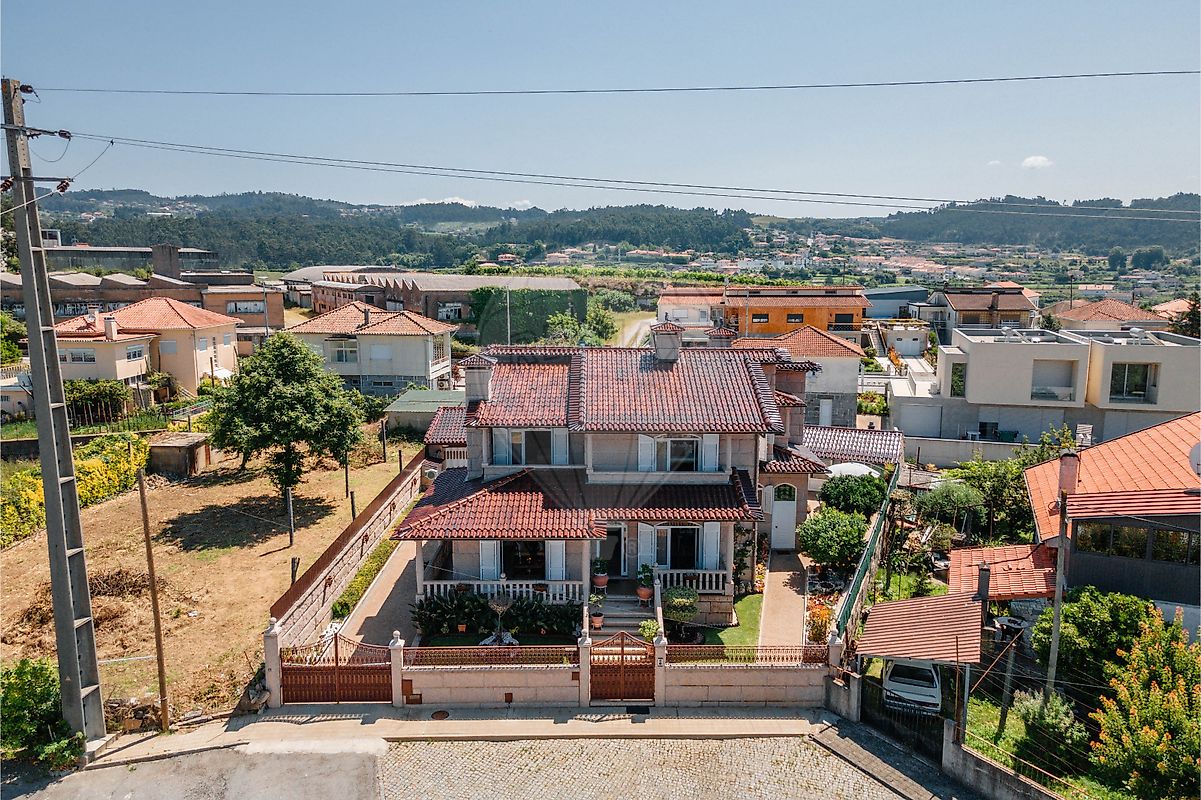 Moradia - Margaride (Santa Eulália), Várzea, Lagares, Varziela e Moure, Felgueiras, Porto