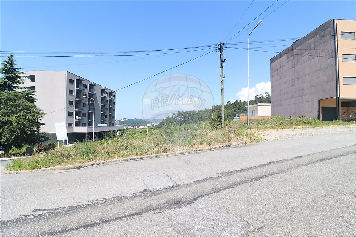 Land for sale in Felgueiras, Portugal — €425,000