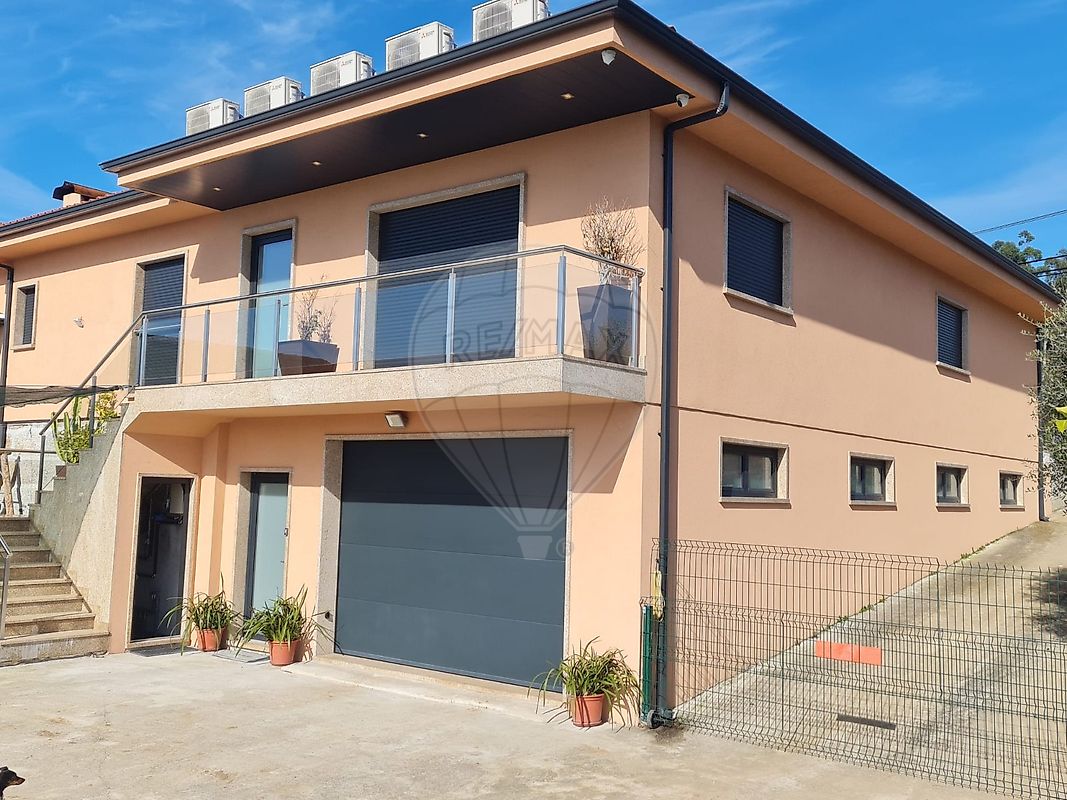 Moradia T3 à venda em Felgueiras