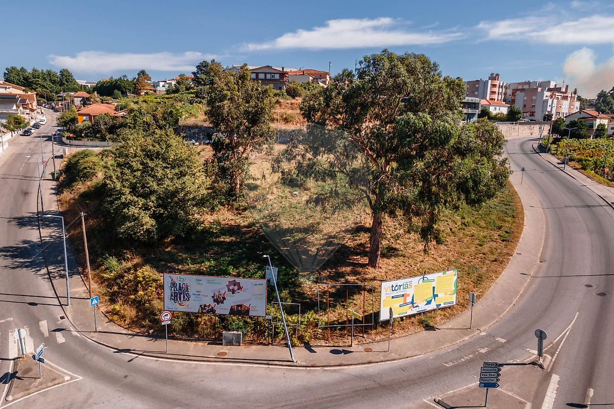 Land for sale in Felgueiras, Portugal — €675,000