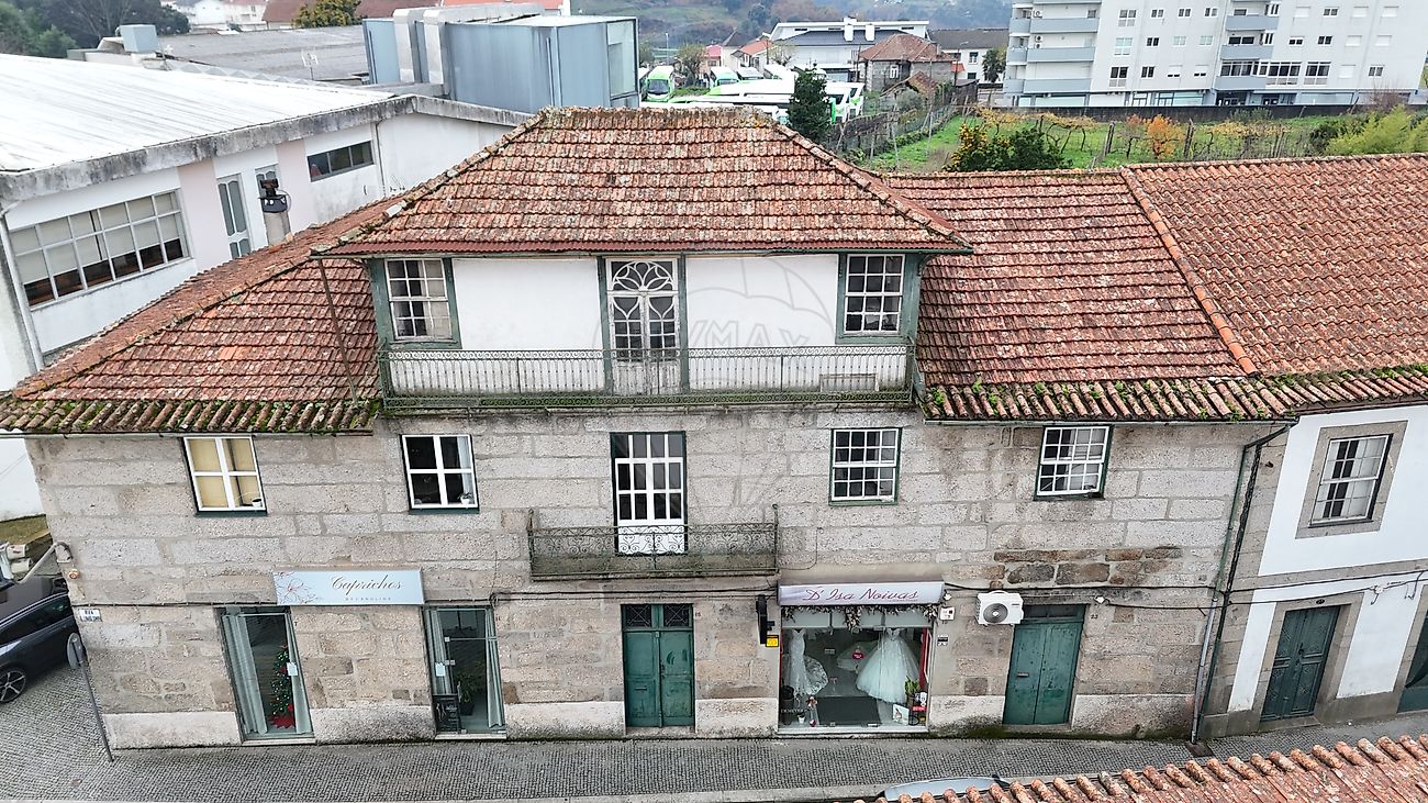 Prédio - Vila Cova da Lixa e Borba de Godim, Felgueiras, Porto