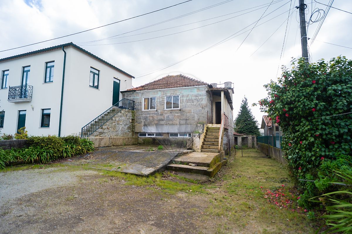 Moradia - Lustosa e Barrosas (Santo Estêvão), Lousada, Porto