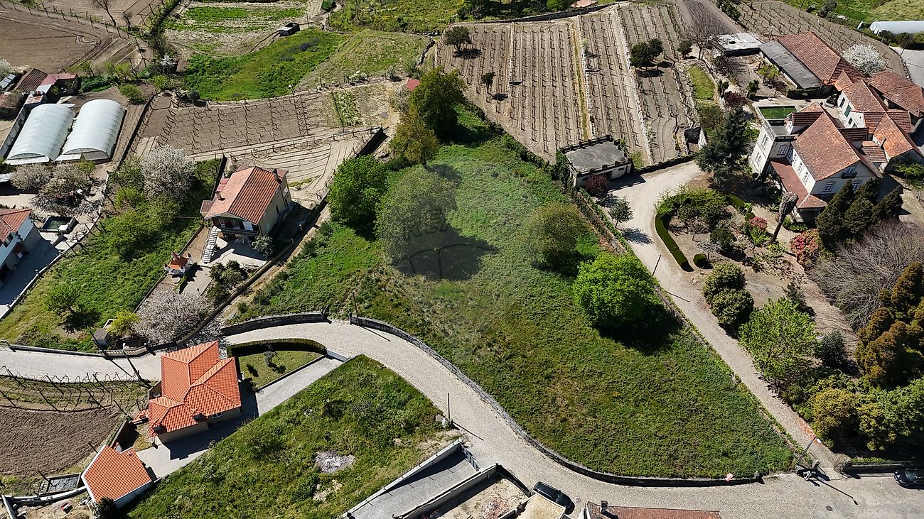 Terreno - Figueiró (Santiago e Santa Cristina), Amarante, Porto
