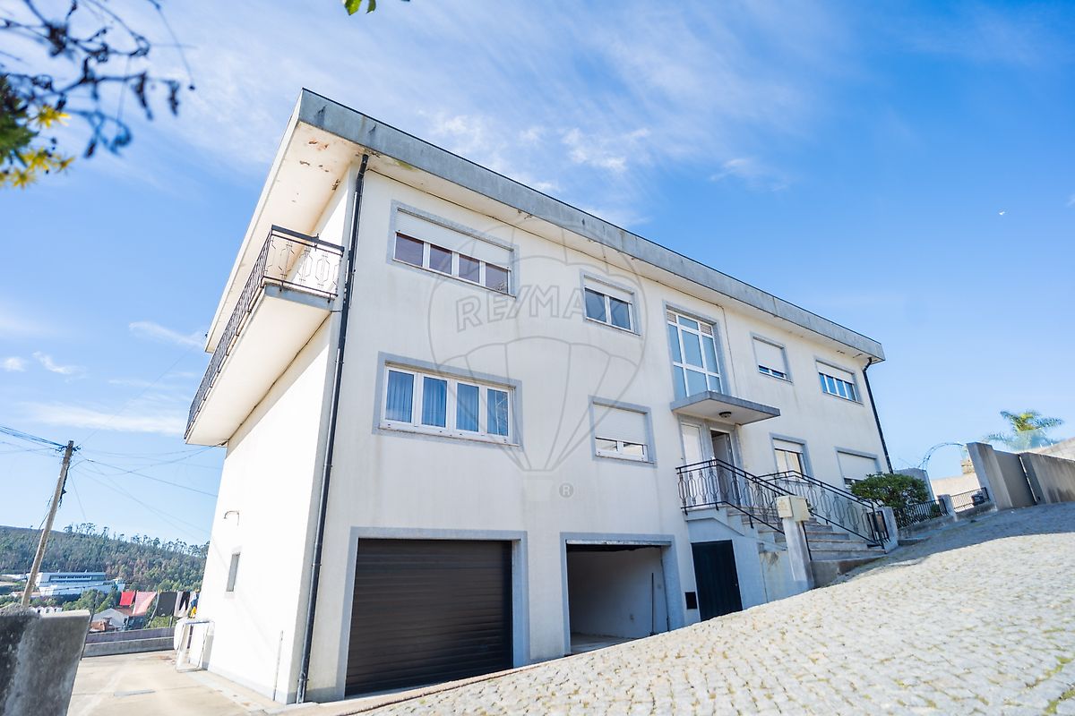 Apartamento T4 à venda em Felgueiras