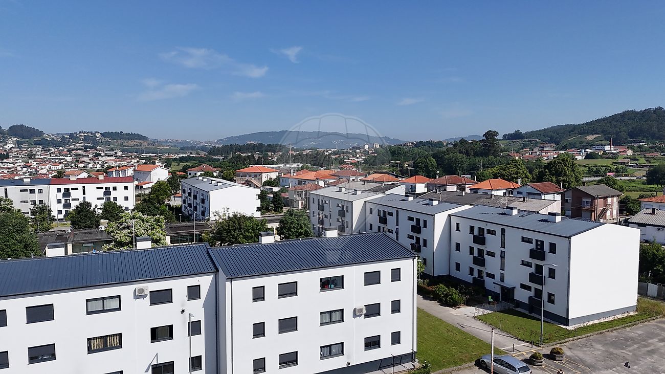Garagem - Margaride (Santa Eulália), Várzea, Lagares, Varziela e Moure, Felgueiras, Porto