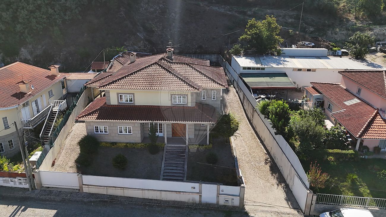 Apartamento T6 à venda em Felgueiras