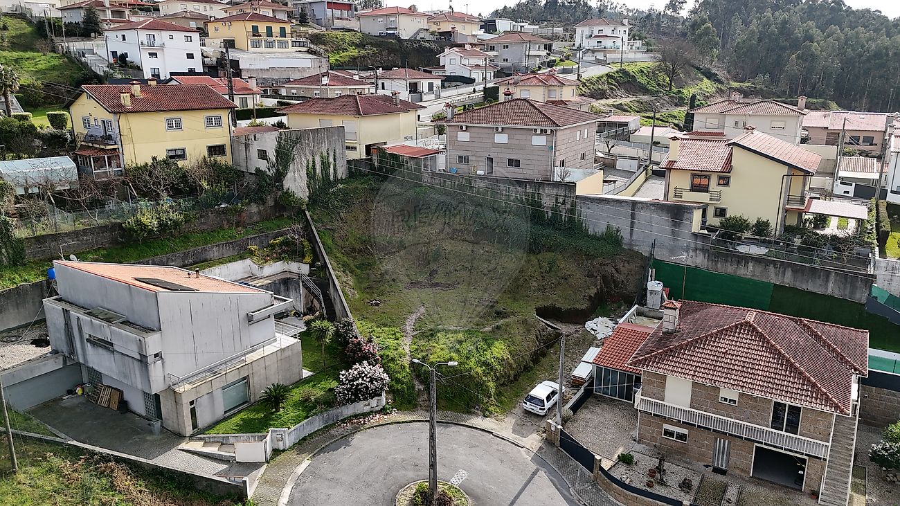 Terreno - Arões (São Romão), Fafe, Braga