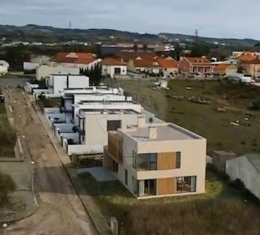 Moradia T4 à venda em Arruda dos Vinhos