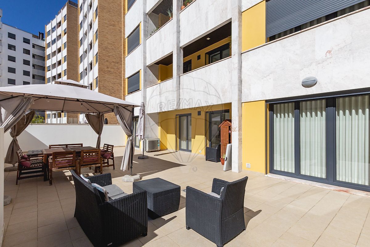 Apartamento T2 à venda em Loures