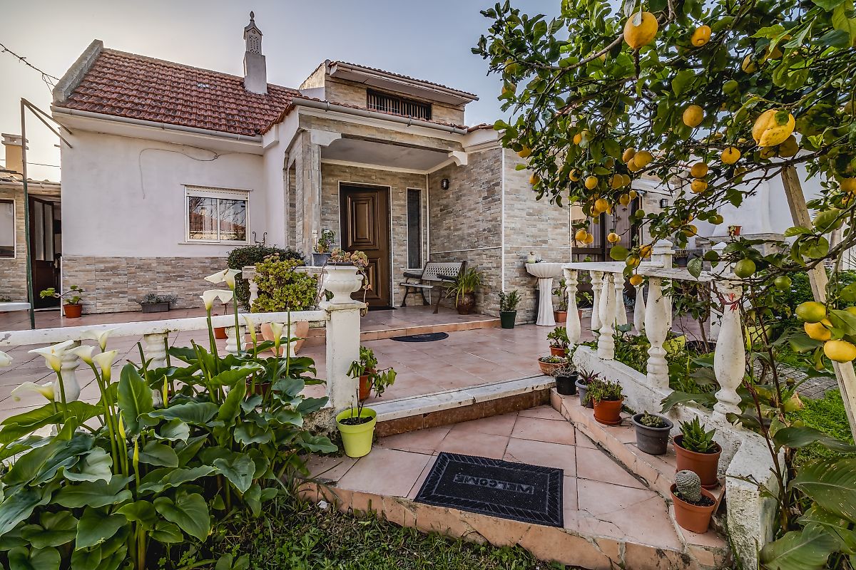 Moradia T2 à venda em Odivelas