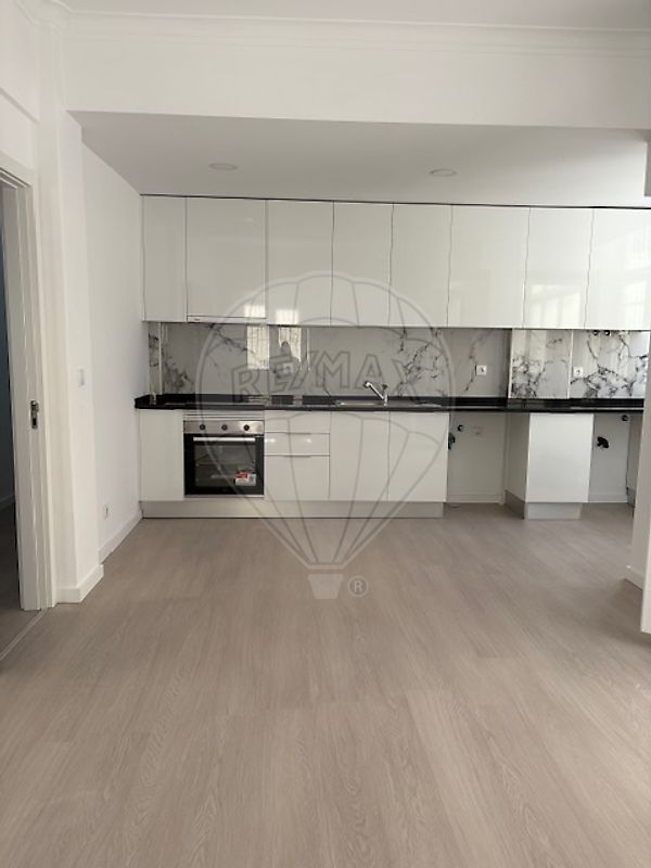 Apartamento T3 à venda em Amadora