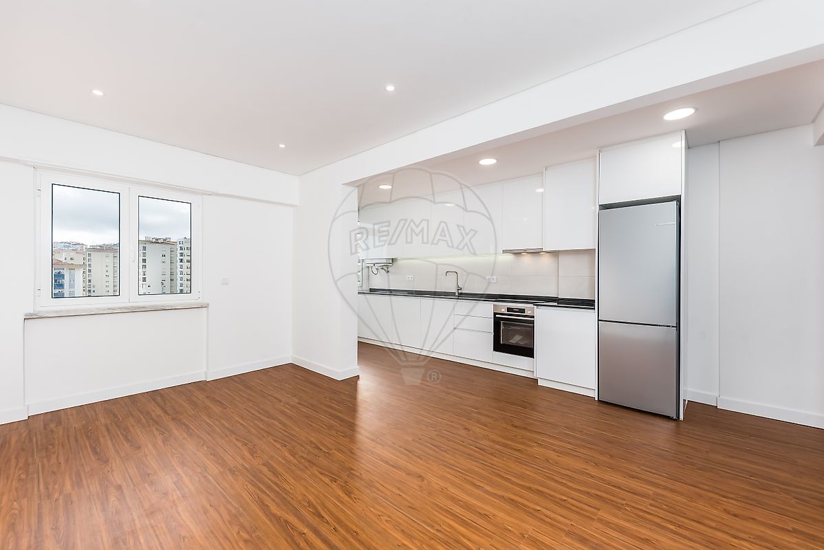 Apartamento T2 à venda em Amadora