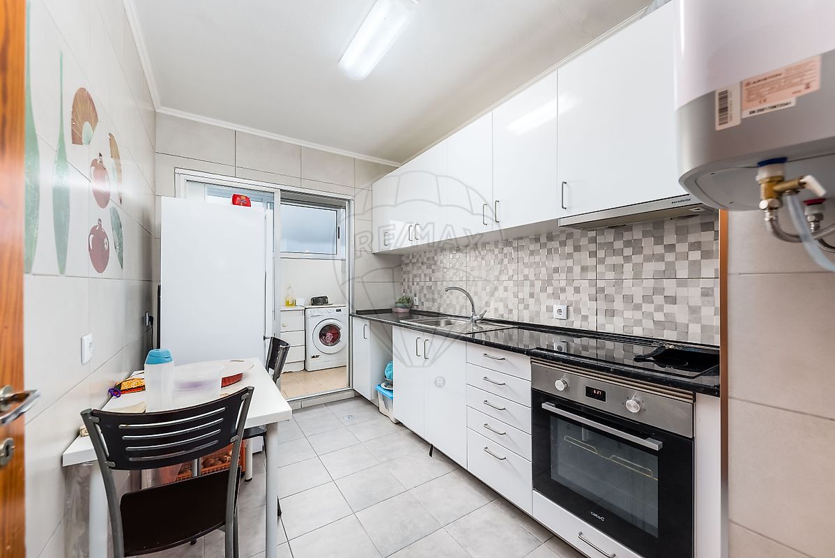 Apartamento T2 à venda em Amadora