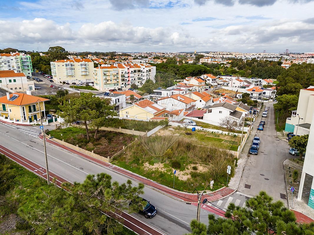 Terreno à venda em Almada