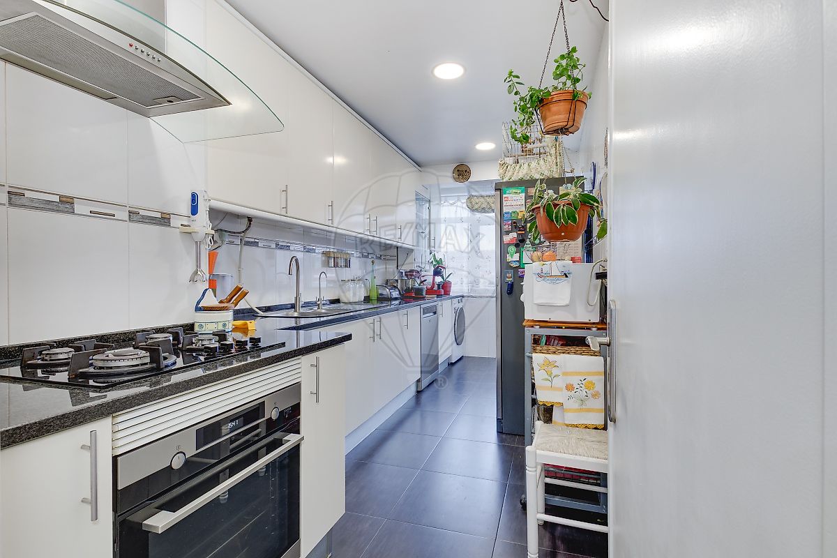 Apartamento T3 à venda em Amadora