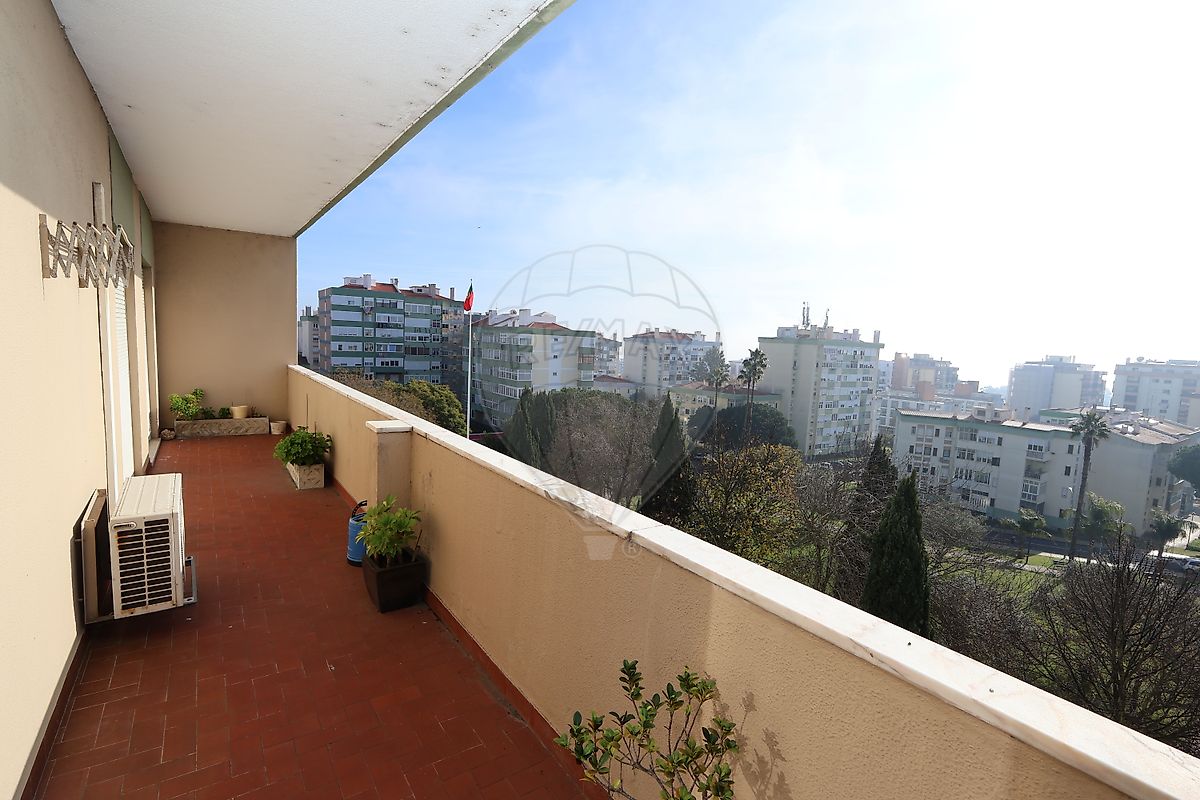 Apartamento T5 à venda em Oeiras