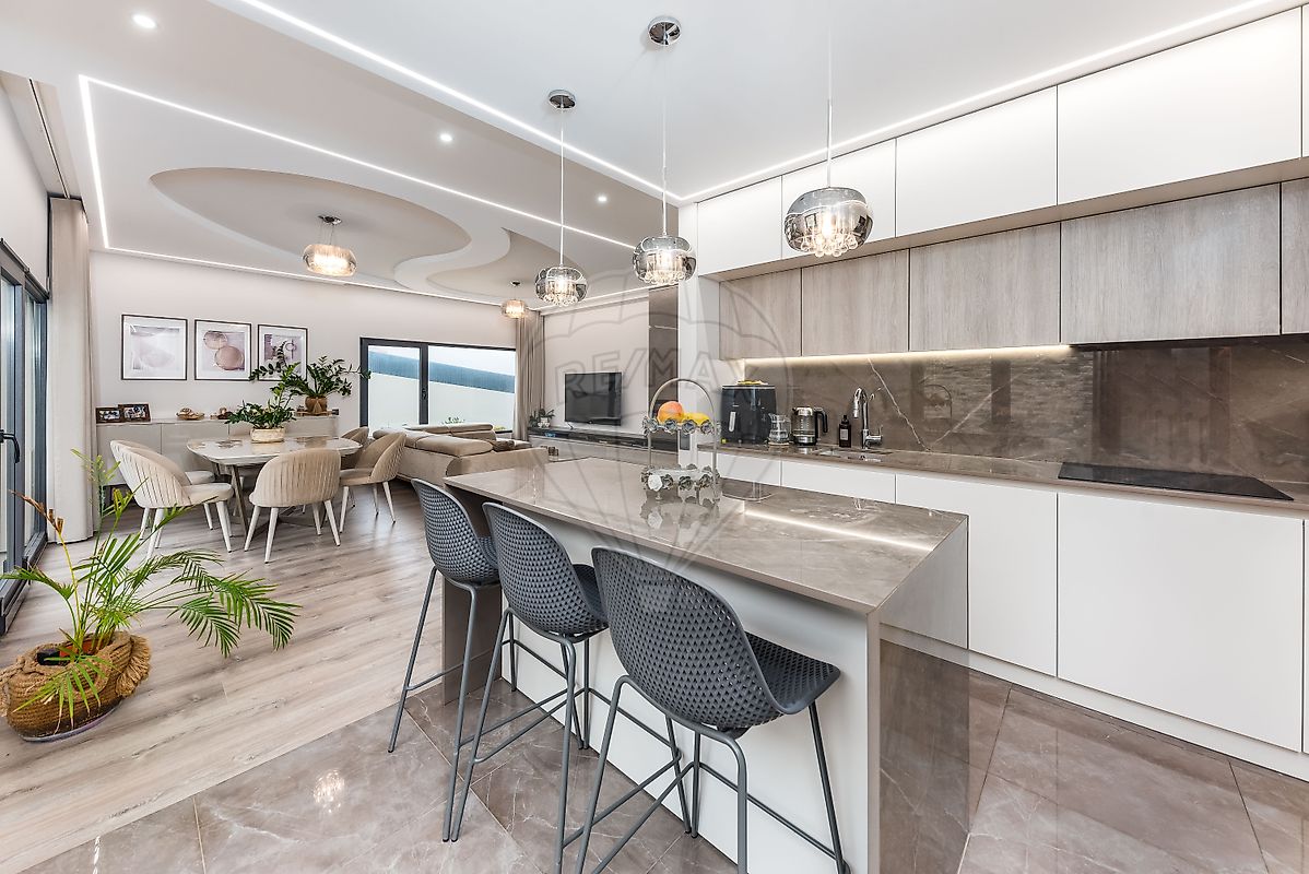 Moradia T4 à venda em Odivelas