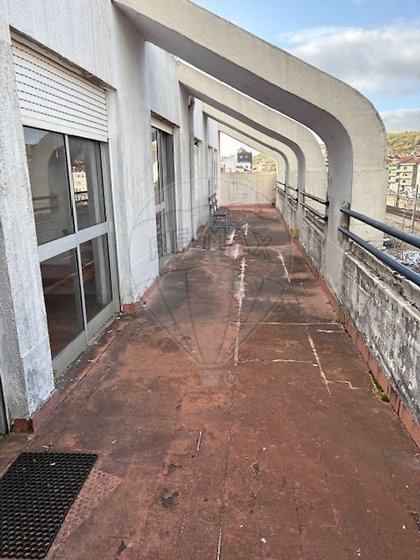 Apartamento T4 à venda em Amadora