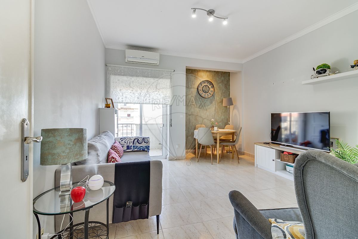 Apartamento T3 à venda em Amadora